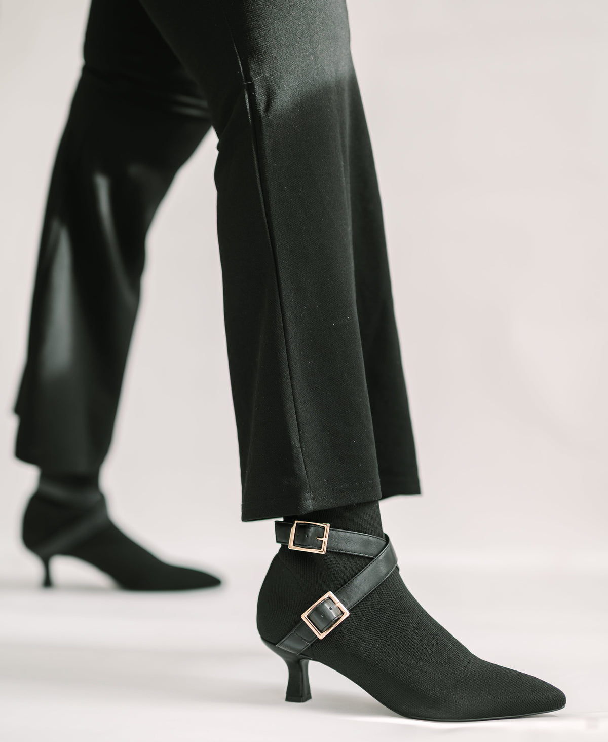 Alma Booties Black