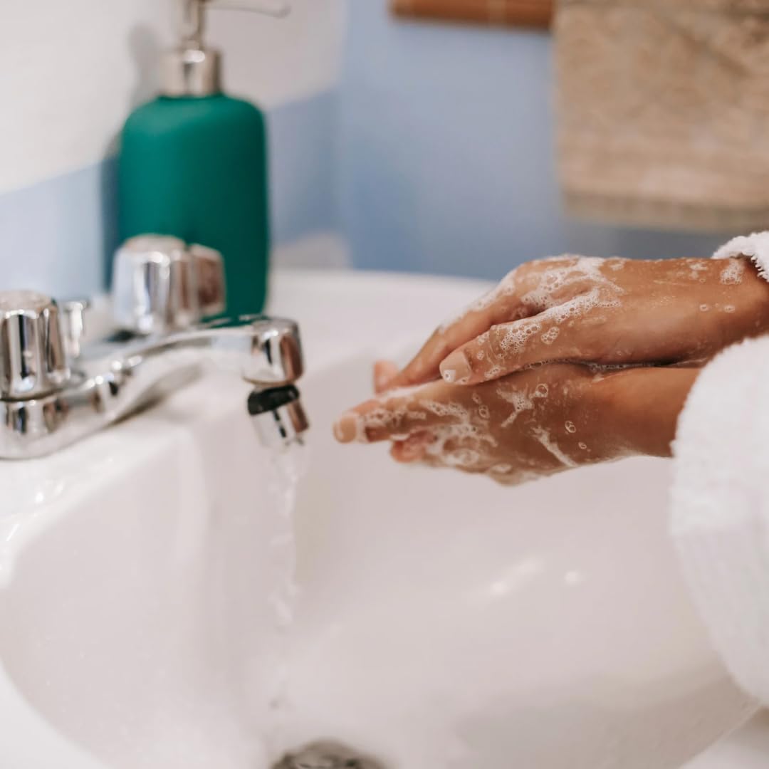 Red Rose Naturals Kojic Acid Soap with Turmeric, 4 oz Bar