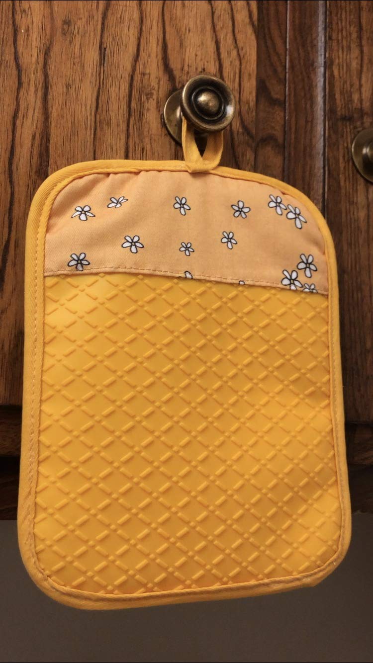 Shades of Color Bee Your Own MastHER Chef potholder: 8.75 x 6.75 inches , oven mitt: 12.75 x 7.25 inches