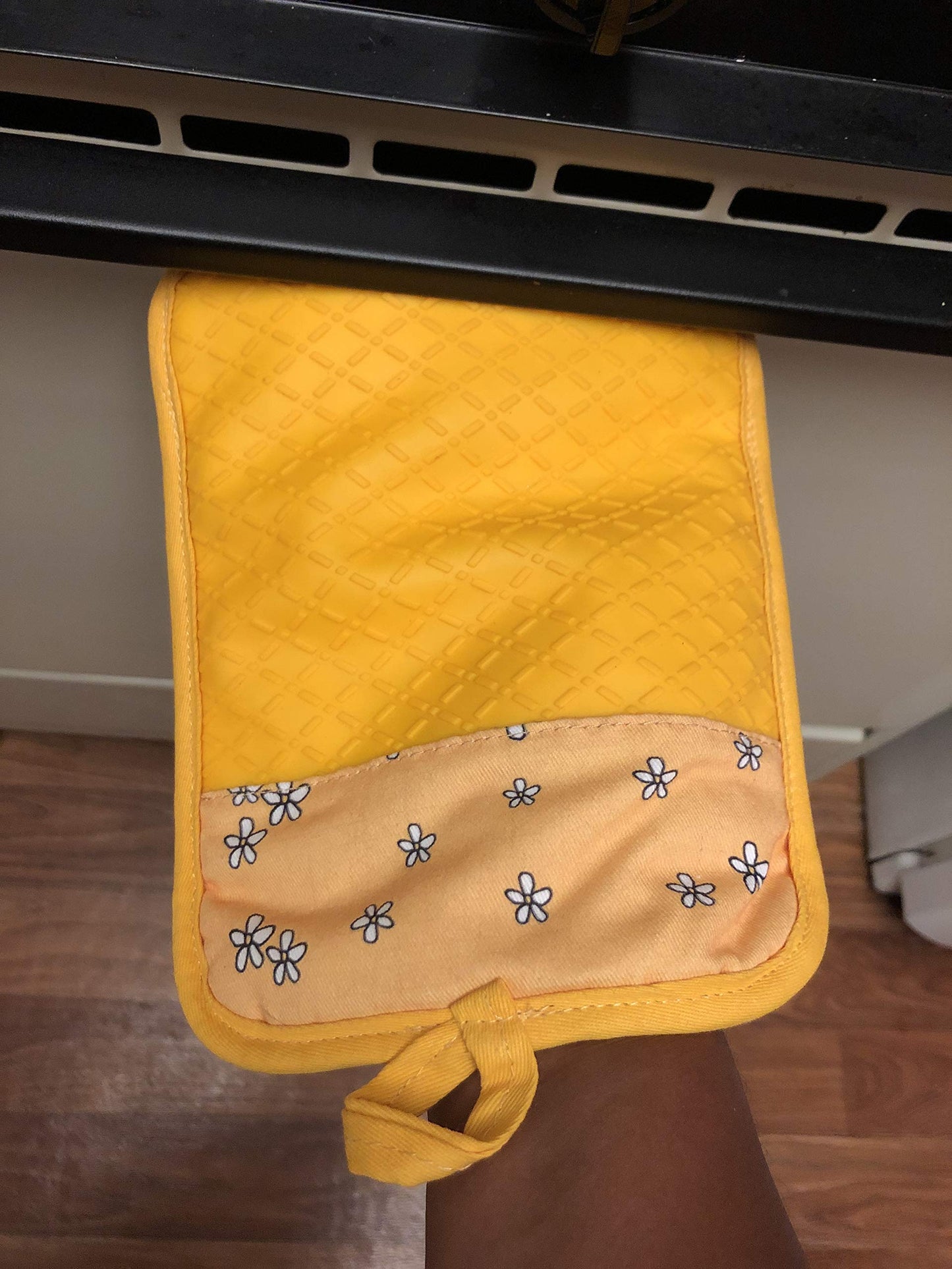 Shades of Color Bee Your Own MastHER Chef potholder: 8.75 x 6.75 inches , oven mitt: 12.75 x 7.25 inches