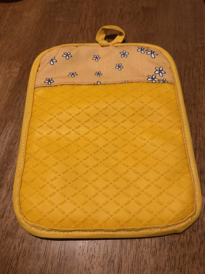 Shades of Color Bee Your Own MastHER Chef potholder: 8.75 x 6.75 inches , oven mitt: 12.75 x 7.25 inches