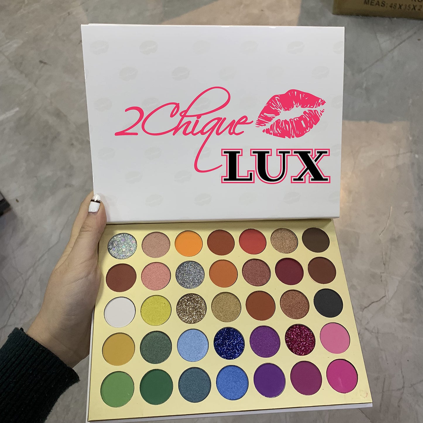 2Chique Boutique Eyeshadow Makeup Palette 35 Matte and Shimmer Colors Long Lasting and High Pigment (Style 44 Lips- Mirror included)