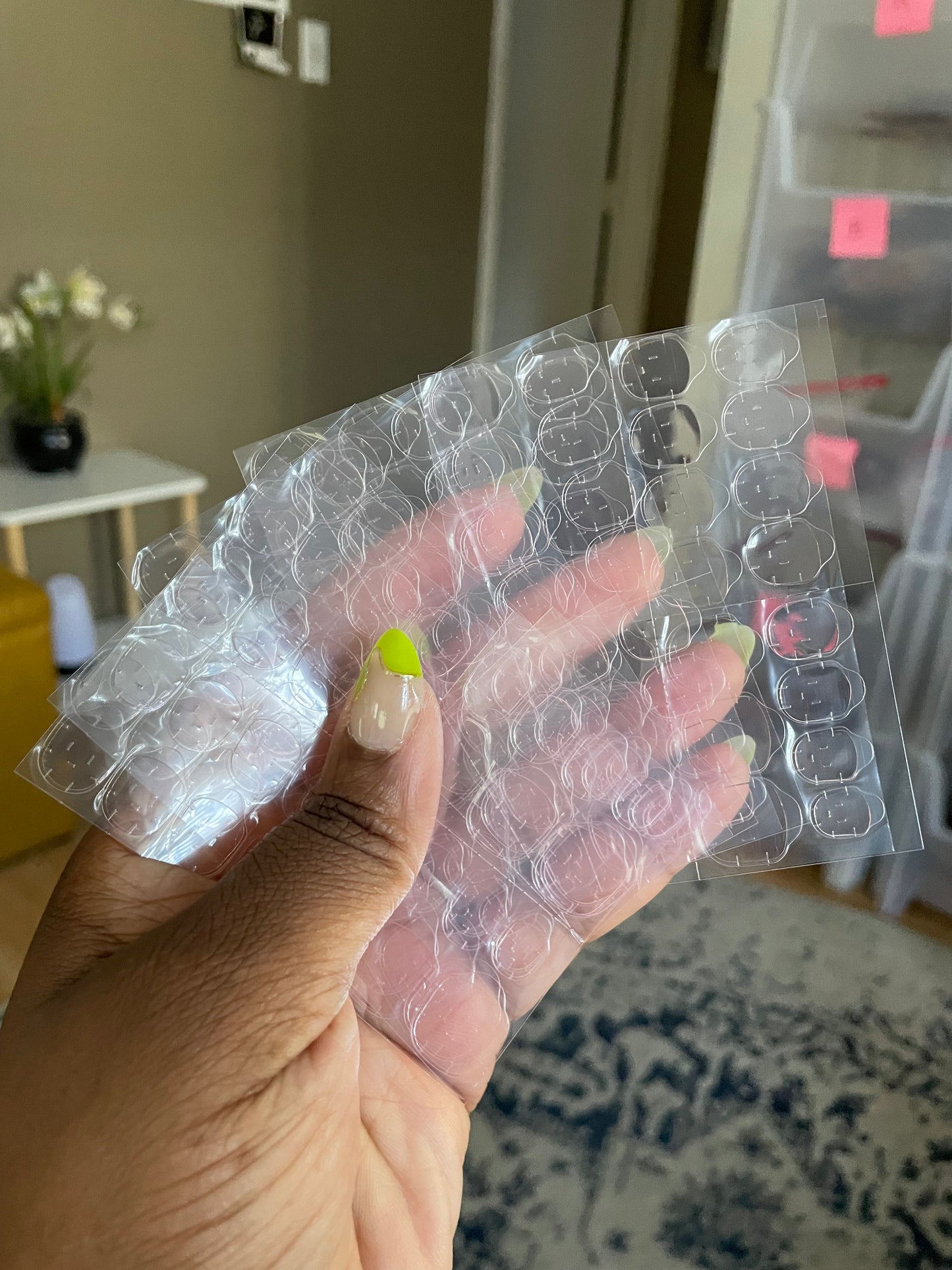 Best Damn Adhesive Glue Tabs – Temporary Nail Adhesive